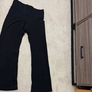 Black flare yoga pants with side pockets